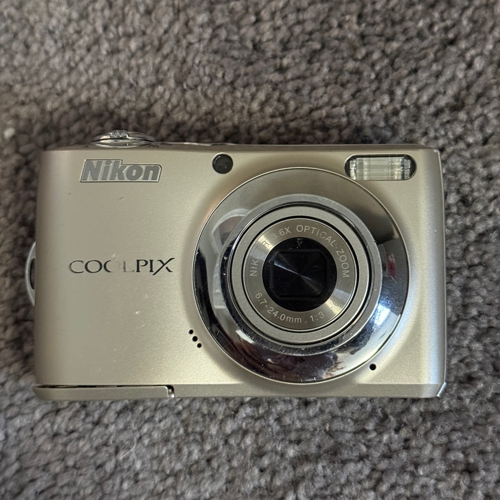 Nikon COOLPIX L22 Camera